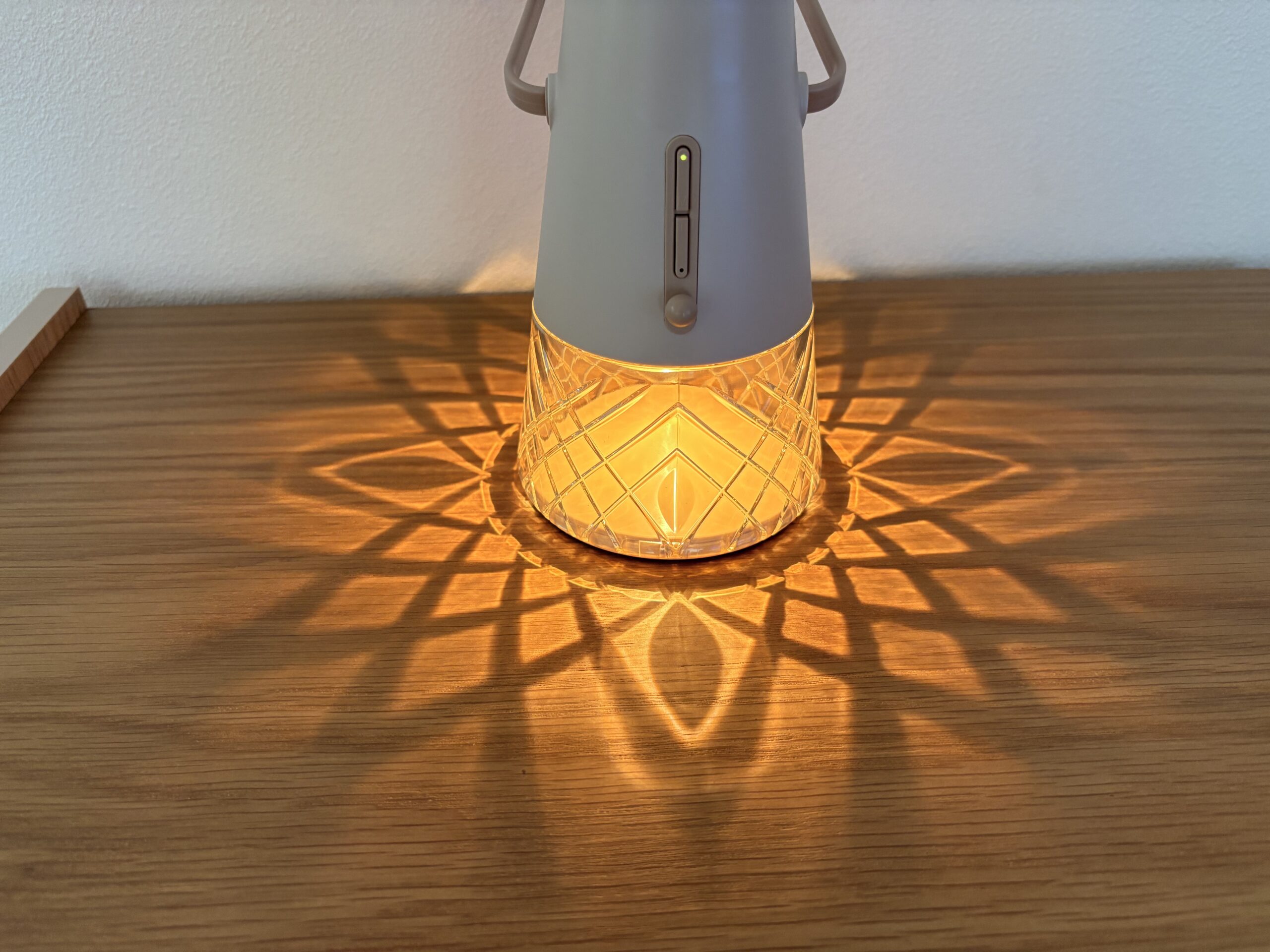 暖色ライトでの陰影